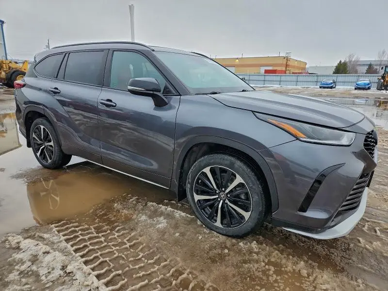 2021 TOYOTA HIGHLANDER XSE  