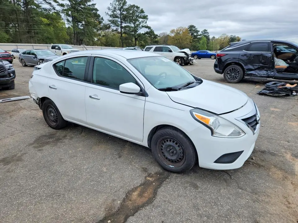 2019 NISSAN VERSA SV  