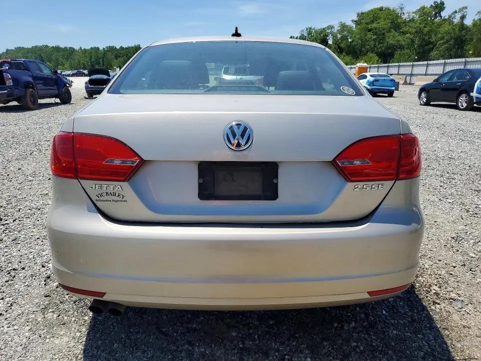 2013 VOLKSWAGEN JETTA SE  