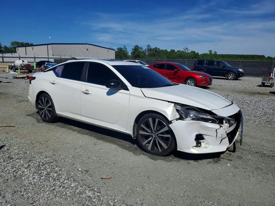 2021 NISSAN ALTIMA SR  