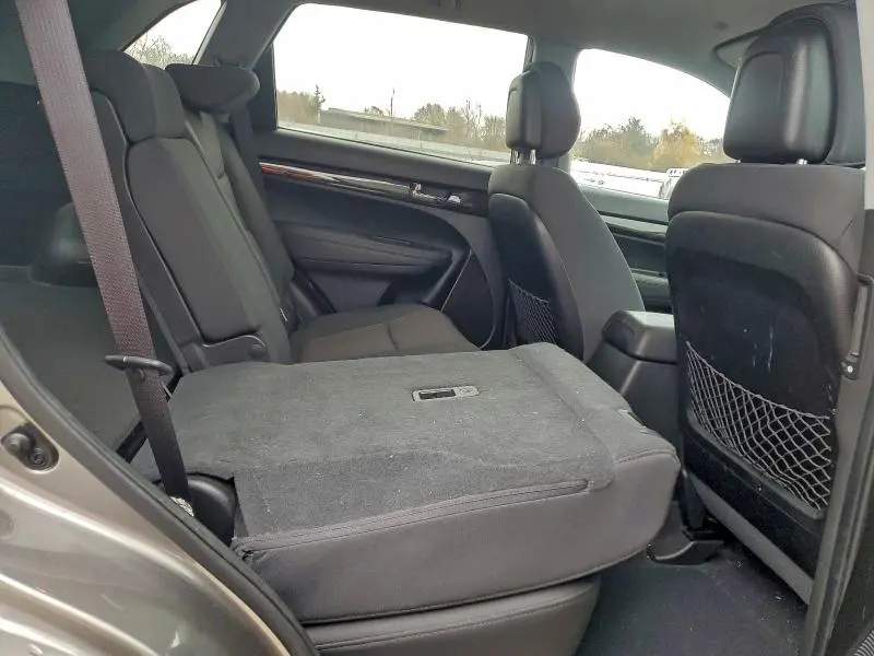 2011 KIA SORENTO BASE  