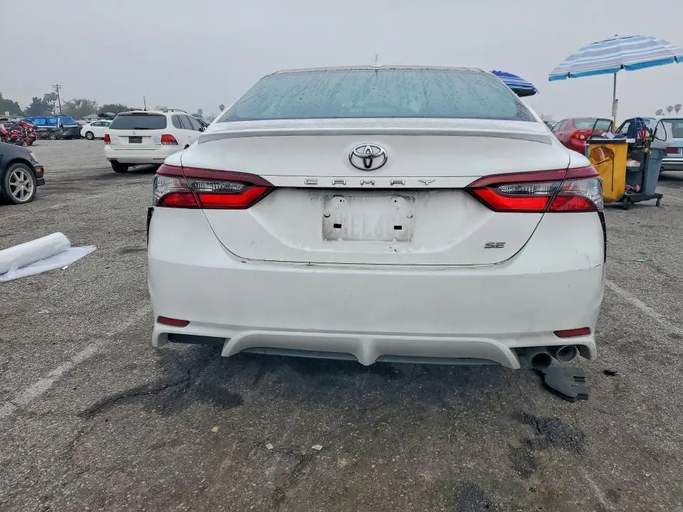 2021 TOYOTA CAMRY SE  