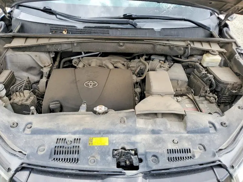 2018 TOYOTA HIGHLANDER SE  