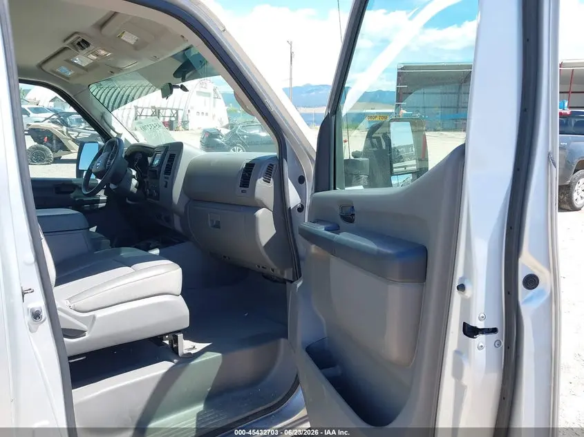 2018 NISSAN NV PASSENGER NV3500 HD SV V6