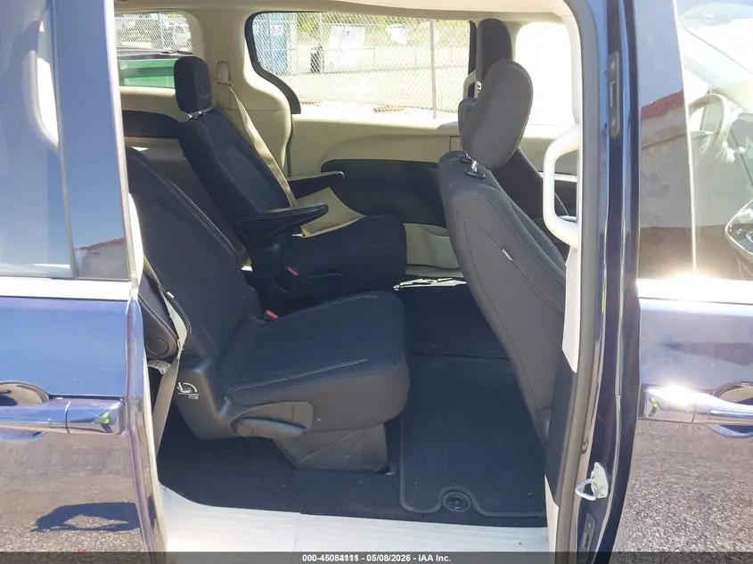 2020 CHRYSLER VOYAGER LX