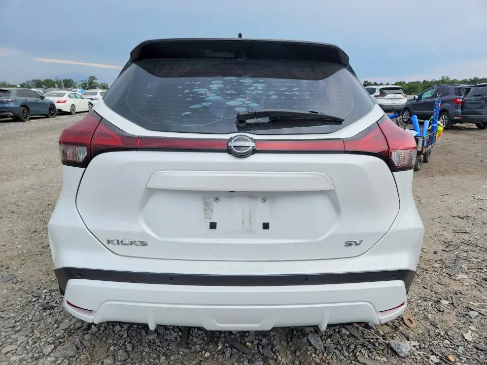 2022 NISSAN KICKS SV  