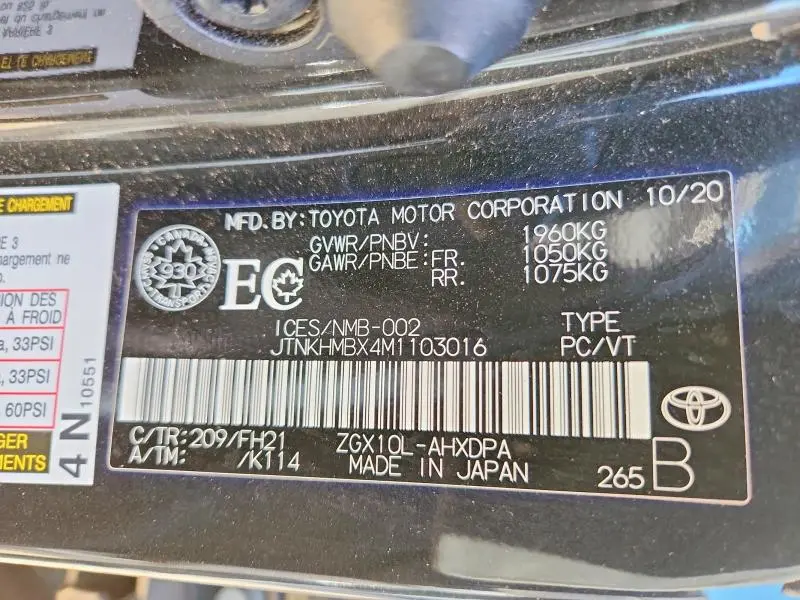2021 TOYOTA C-HR XLE  
