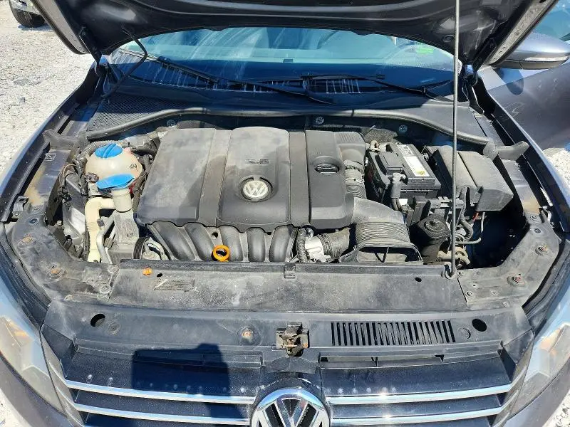 2012 VOLKSWAGEN PASSAT SE  