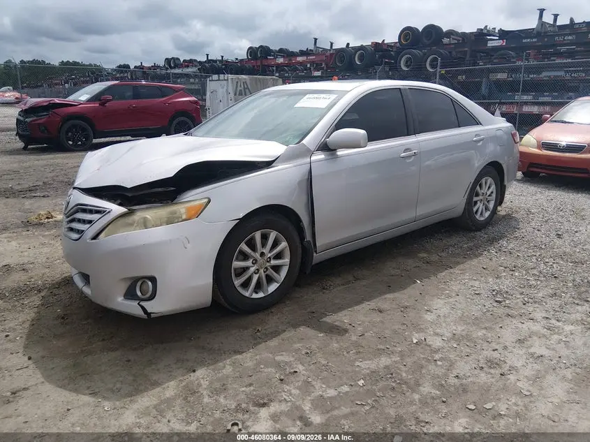 2011 TOYOTA CAMRY XLE V6