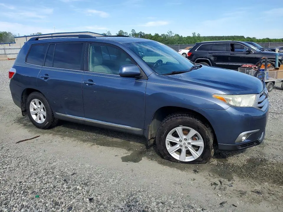 2012 TOYOTA HIGHLANDER SE  