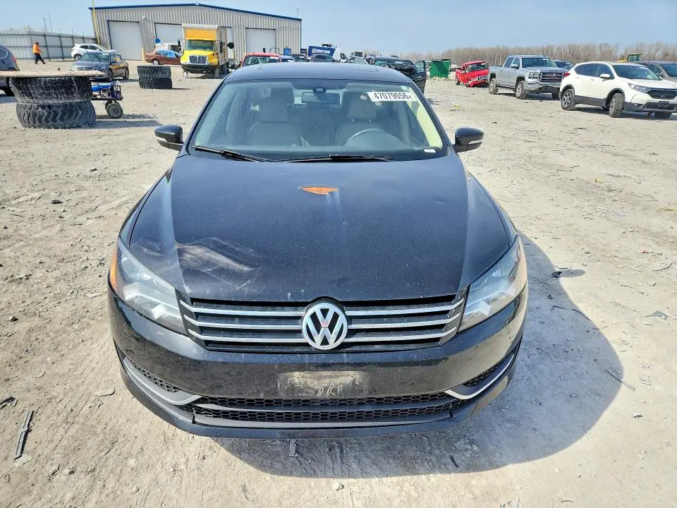 2013 VOLKSWAGEN PASSAT SE  