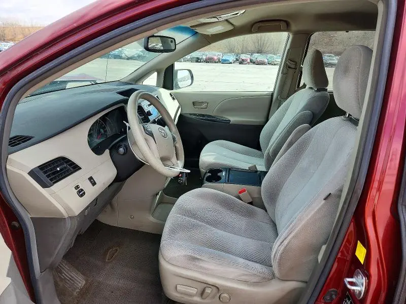 2011 TOYOTA SIENNA LE  