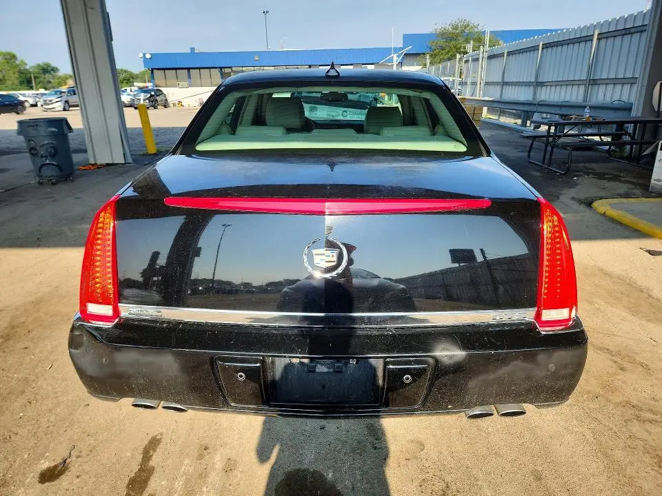 2011 CADILLAC DTS LUXURY COLLECTION  