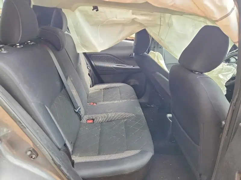 2018 NISSAN KICKS S  
