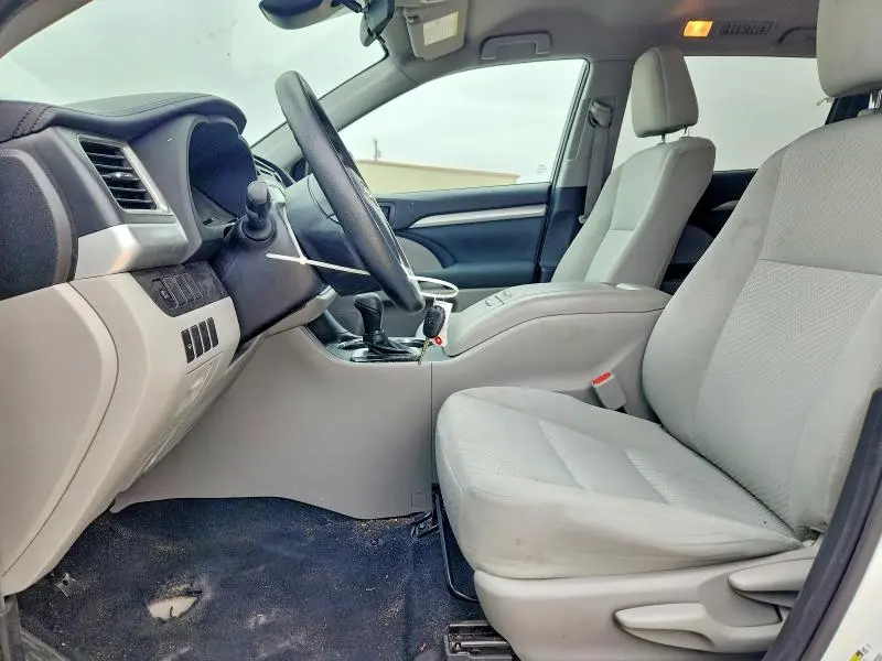 2019 TOYOTA HIGHLANDER LE  
