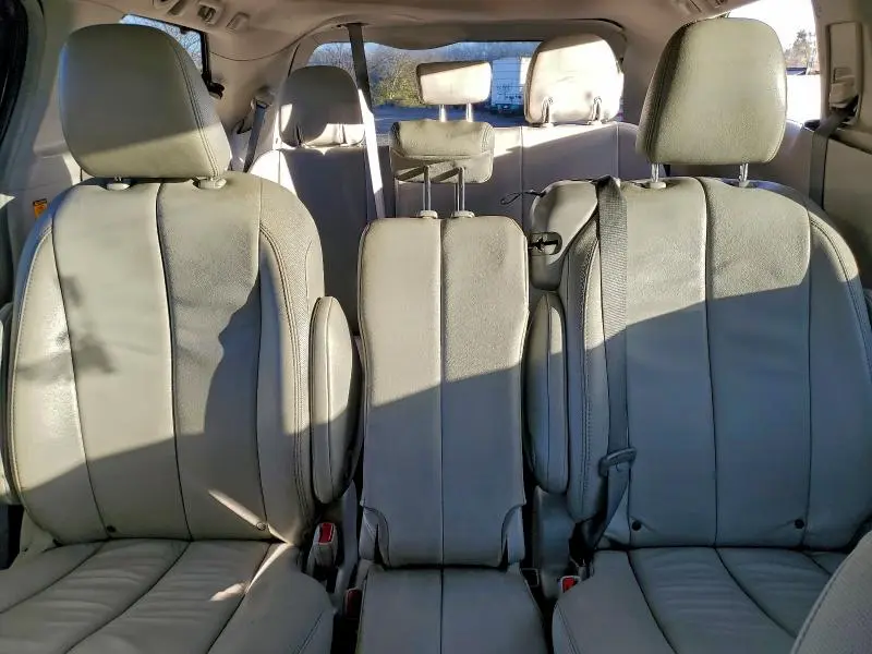 2013 TOYOTA SIENNA   