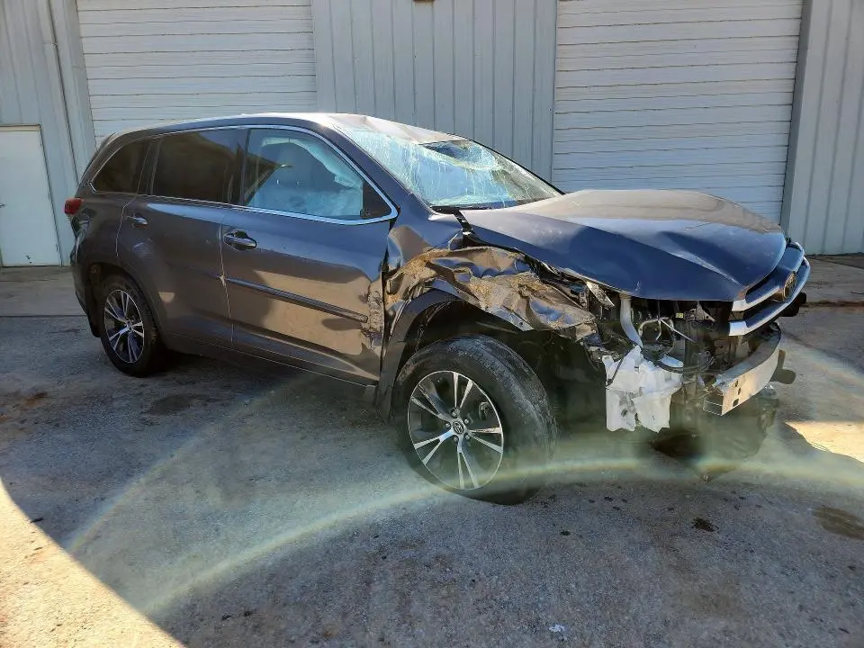 2017 TOYOTA HIGHLANDER LE  