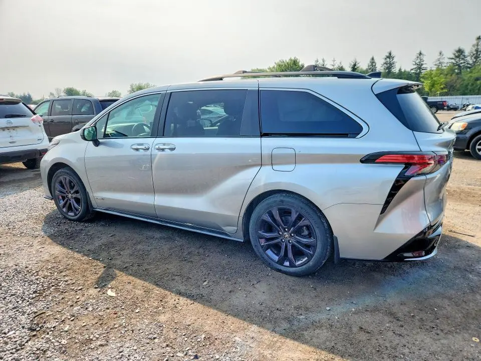 2021 TOYOTA SIENNA LE  