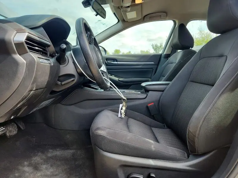2023 NISSAN ALTIMA SV  