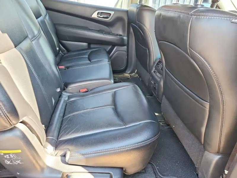 2017 NISSAN PATHFINDER SL  