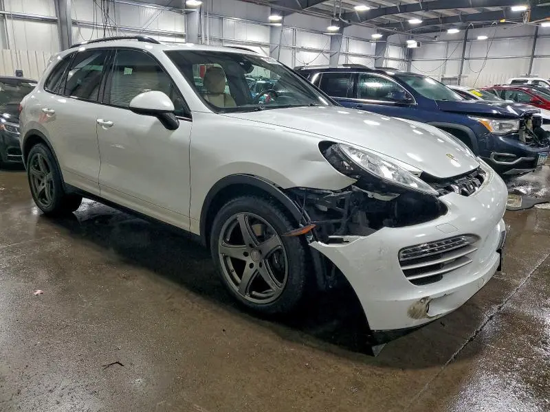 2014 PORSCHE CAYENNE   