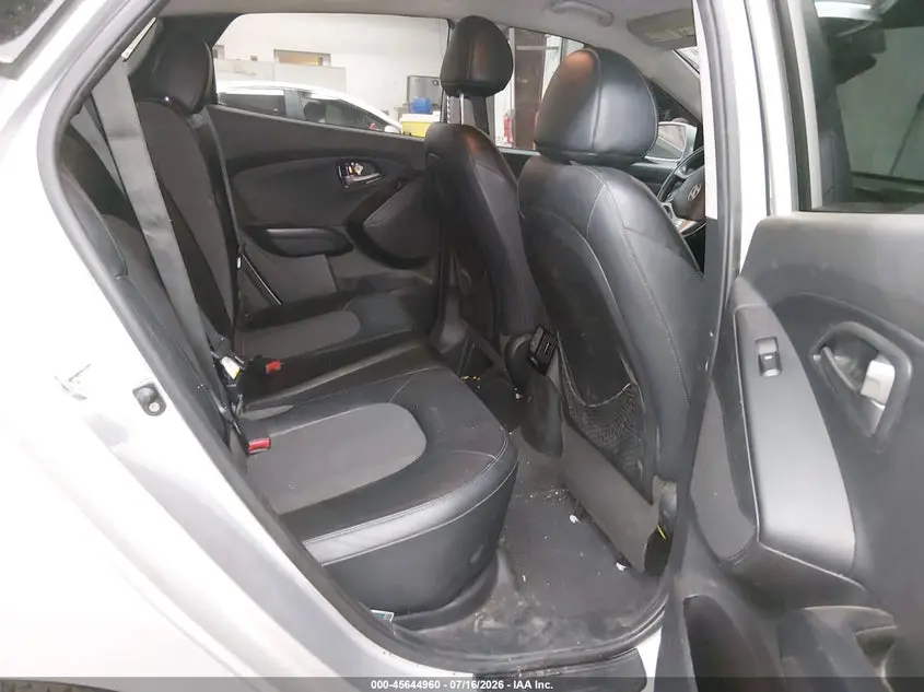 2015 HYUNDAI TUCSON SE