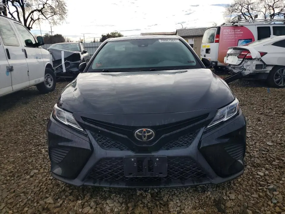 2019 TOYOTA CAMRY SE  