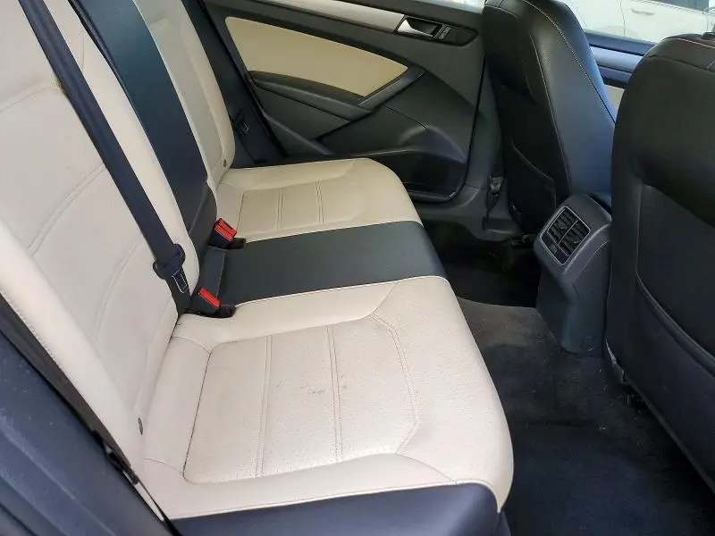 2015 VOLKSWAGEN PASSAT SE  