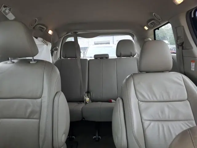 2017 TOYOTA SIENNA XLE  