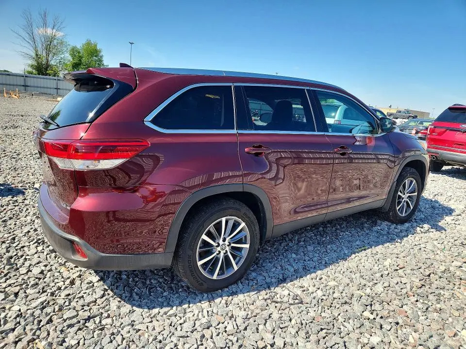 2019 TOYOTA HIGHLANDER XLE  