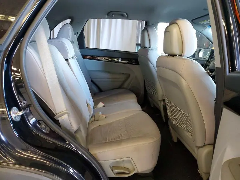 2014 KIA SORENTO LX  