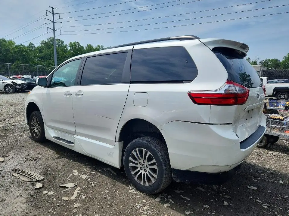 2020 TOYOTA SIENNA XLE 8-PASSENGER  