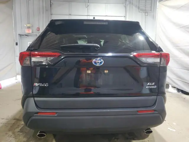 2021 TOYOTA RAV4 XLE  