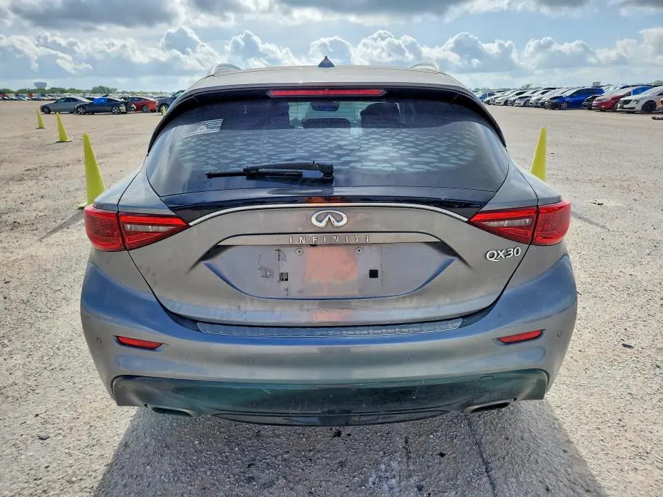 2019 INFINITI QX30 LUXE  