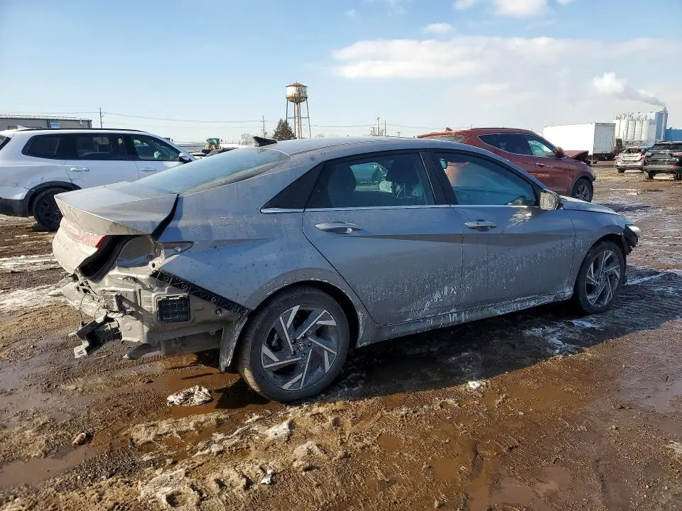 2024 HYUNDAI ELANTRA SEL  