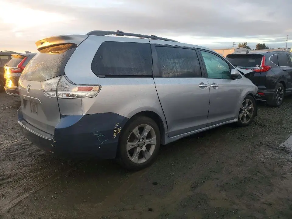 2013 TOYOTA SIENNA SPORT  