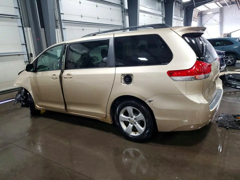 2011 TOYOTA SIENNA LE 8-PASSENGER  