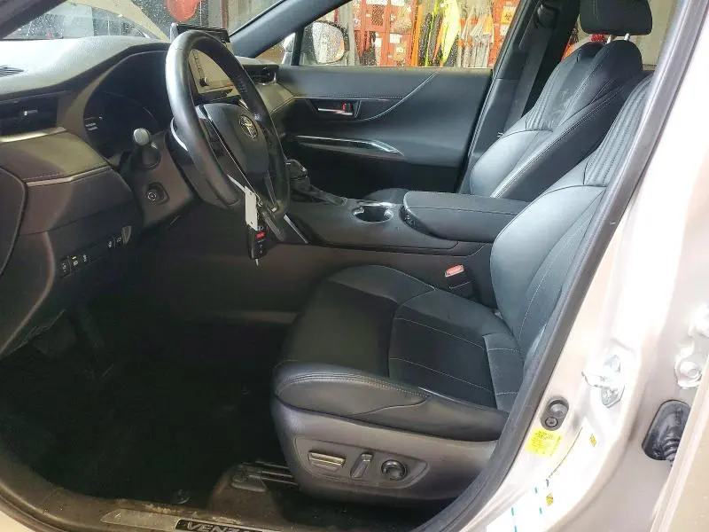 2021 TOYOTA VENZA XLE  