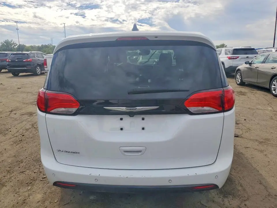 2025 CHRYSLER VOYAGER LX  