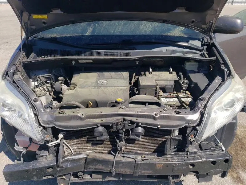 2015 TOYOTA SIENNA XLE 8-PASSENGER  