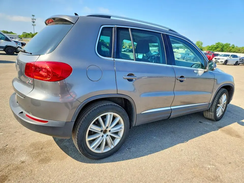 2016 VOLKSWAGEN TIGUAN S  