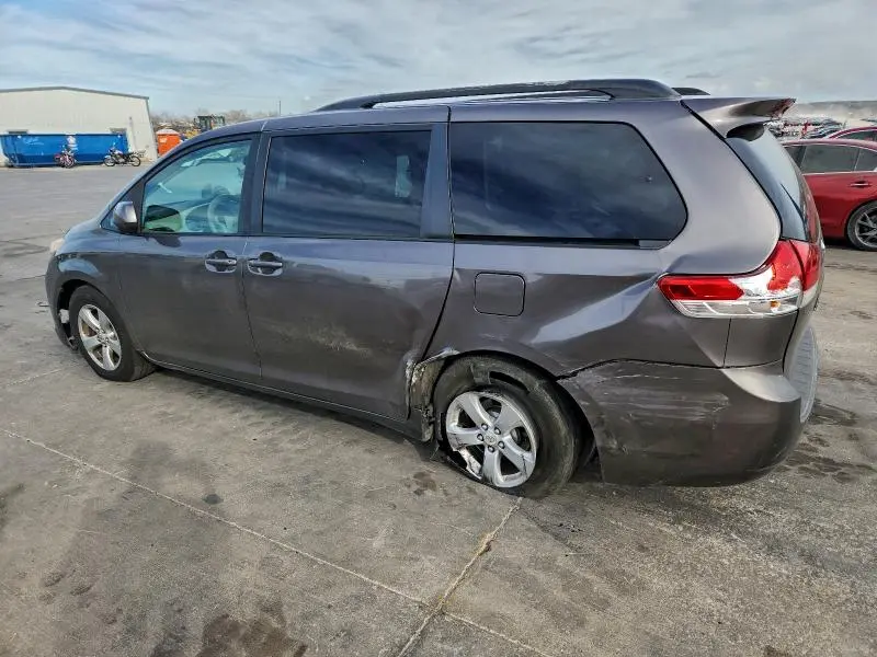 2012 TOYOTA SIENNA LE  