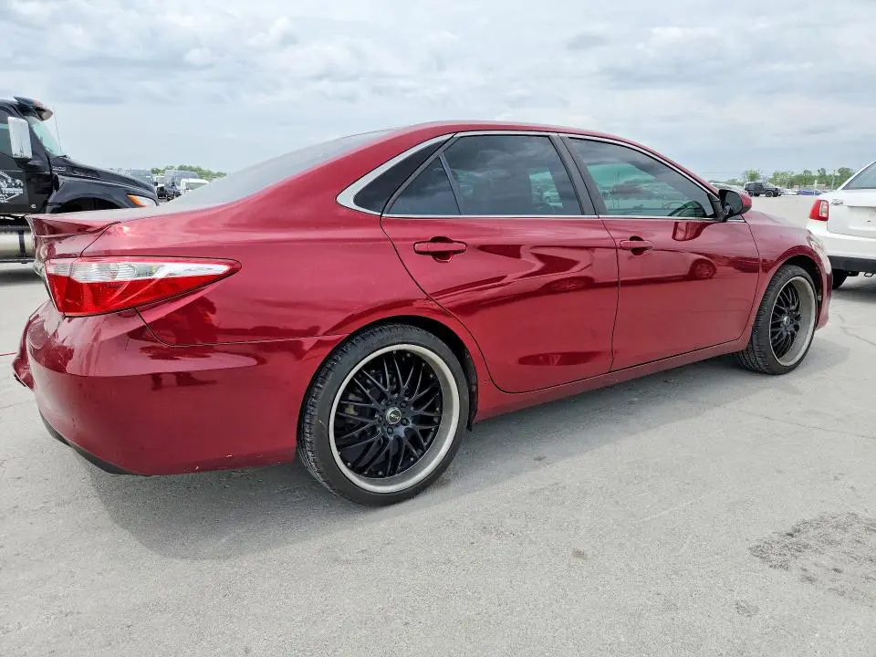 2017 TOYOTA CAMRY SE  