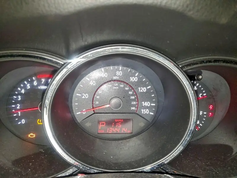 2011 KIA SORENTO BASE  