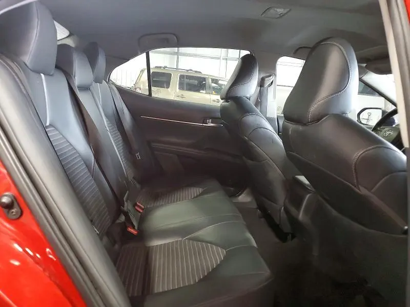 2019 TOYOTA CAMRY SE  
