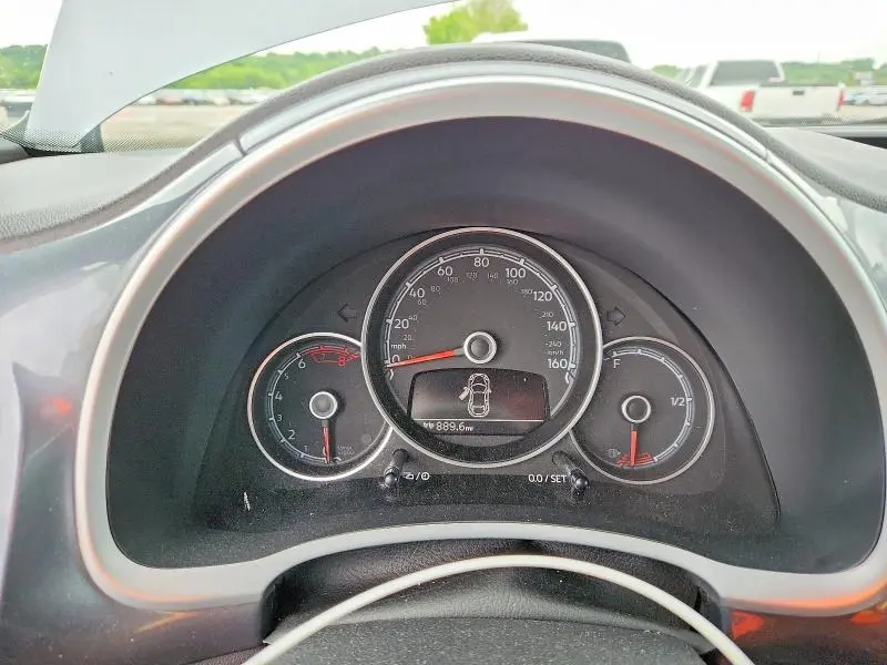 2018 VOLKSWAGEN BEETLE SE  