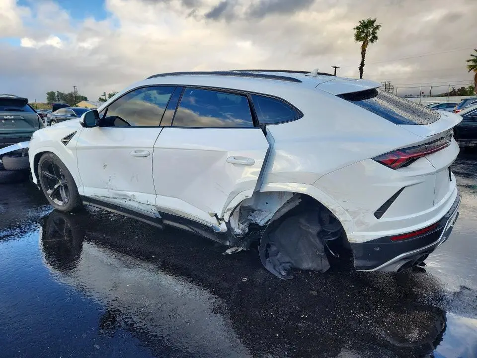 2021 LAMBORGHINI URUS   