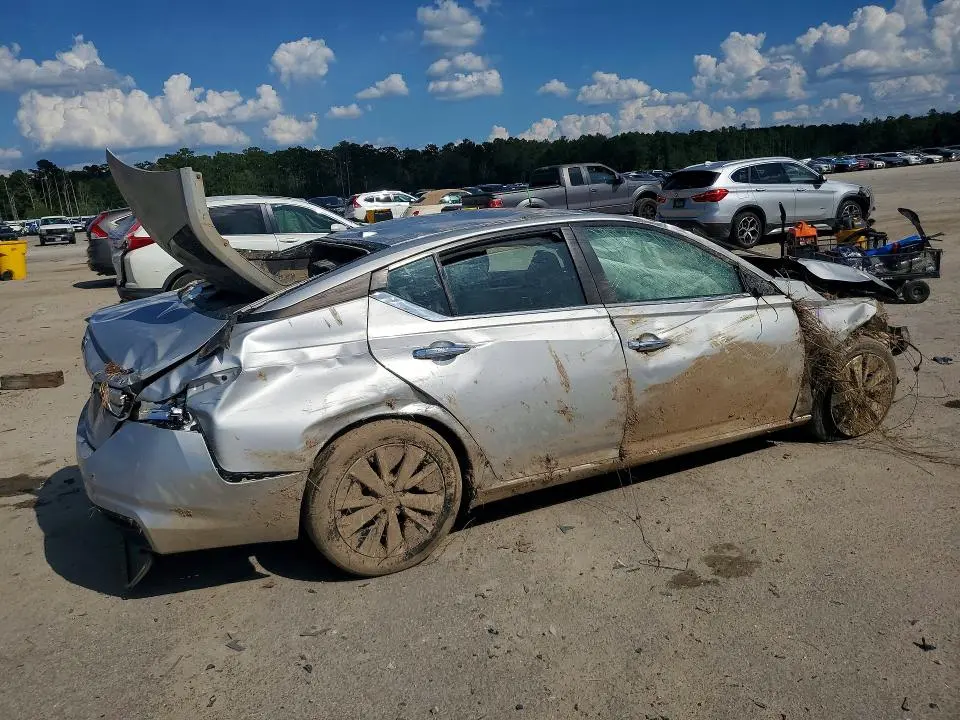 2022 NISSAN ALTIMA SV  