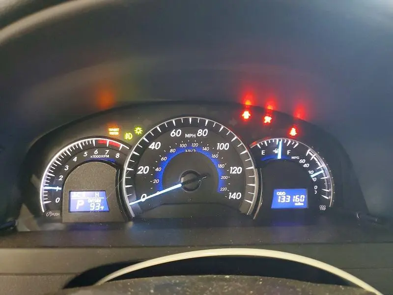 2014 TOYOTA CAMRY XLE V6  