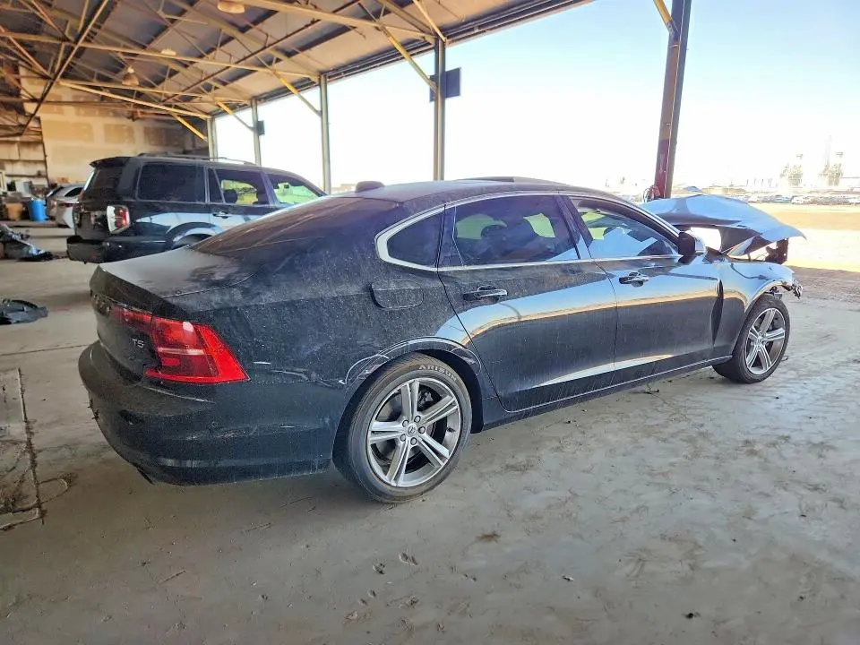 2018 VOLVO S90 T5 MOMENTUM  